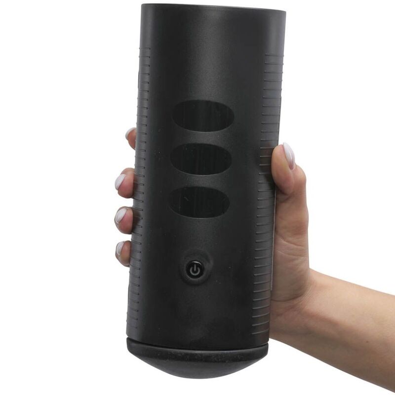 Kiiroo Titan - Massaggiatore - in mano per le dimensioni