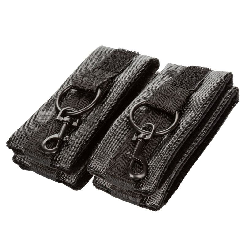 Calexotics Cravatta Senza Limiti - Accessorio intimo - in mano per le dimensioni