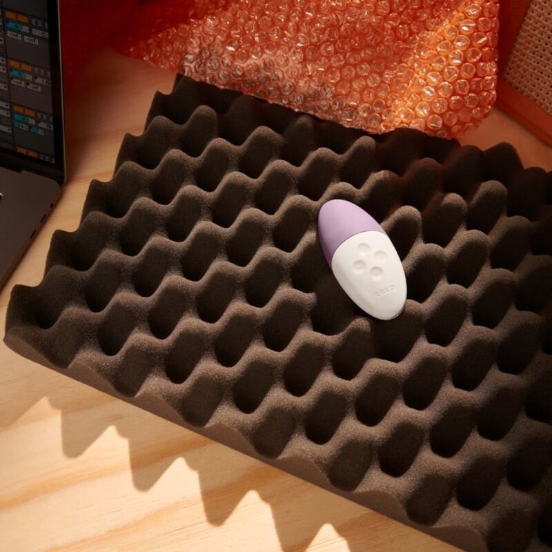 LELO Siri 3 - Massaggiatore esterno, colore calm lavanda - in mano per le dimensioni