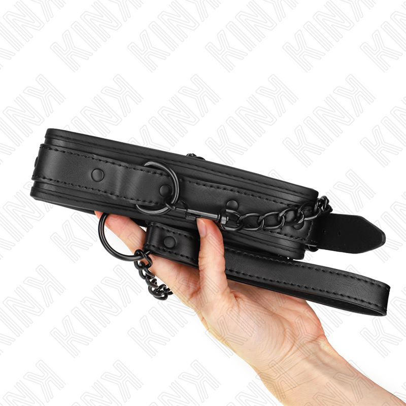 Kink Collare Bondage - Accessorio intimo - in mano per le dimensioni