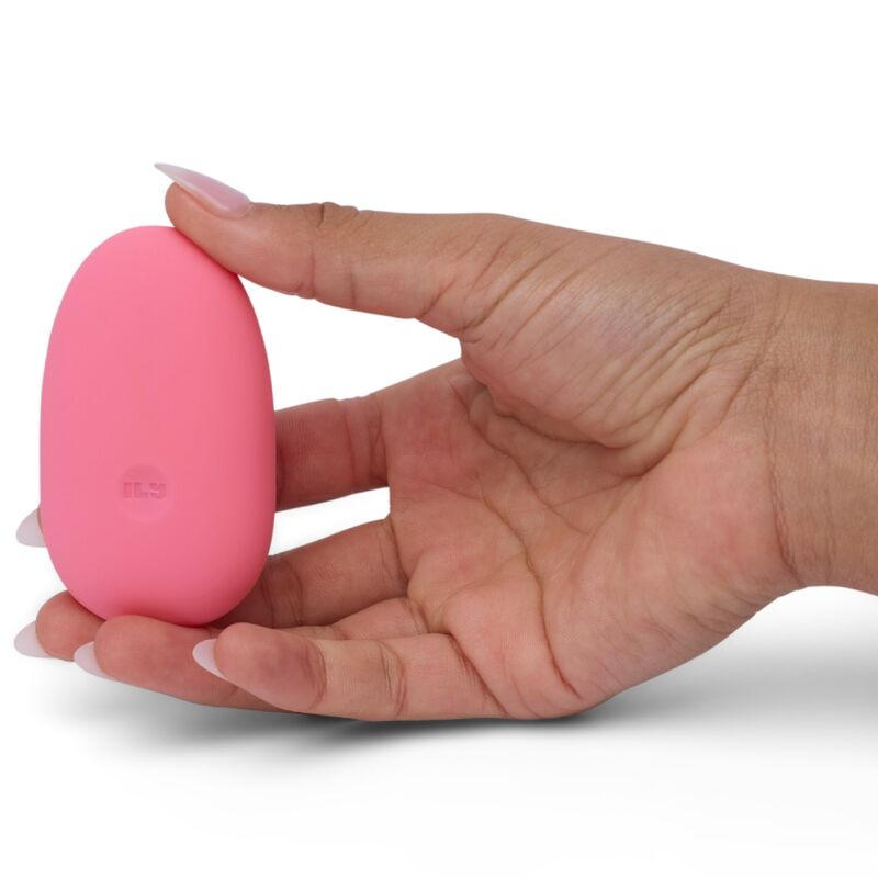 Je Joue Pebble - Massaggiatore esterno - in mano per le dimensioni