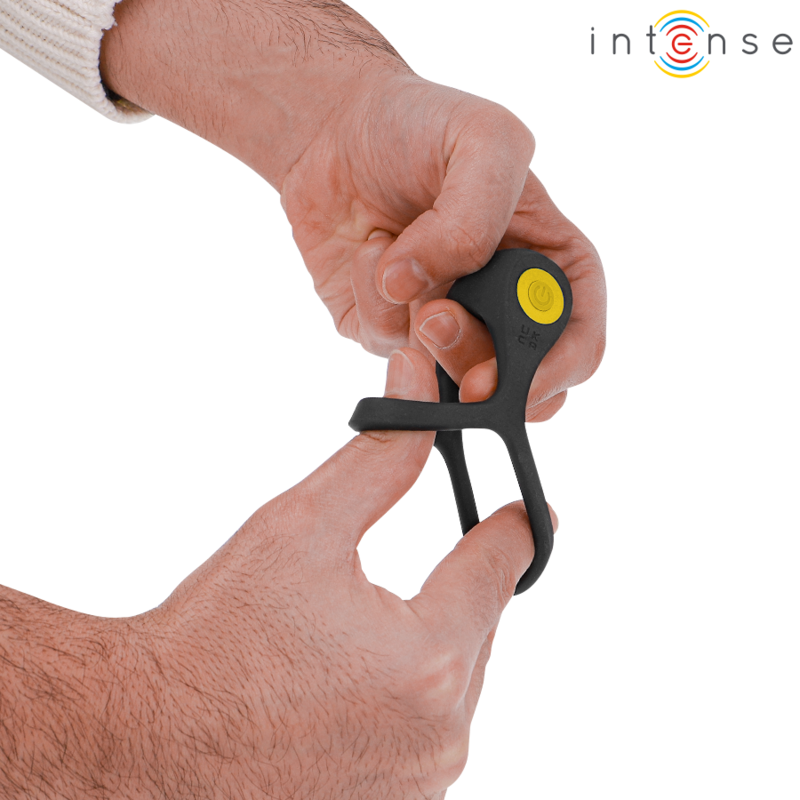Intense Alex - Anello per uomo - in mano per le dimensioni
