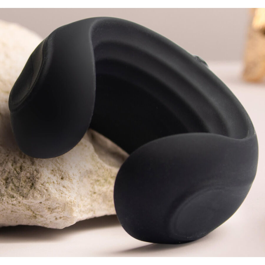 Rocks-Off Echo - Anello per uomo - in mano per le dimensioni