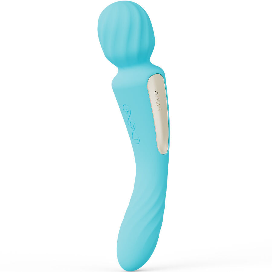 LELO Switch Wanda - Massaggiatore wand, colore celeste - in mano per le dimensioni