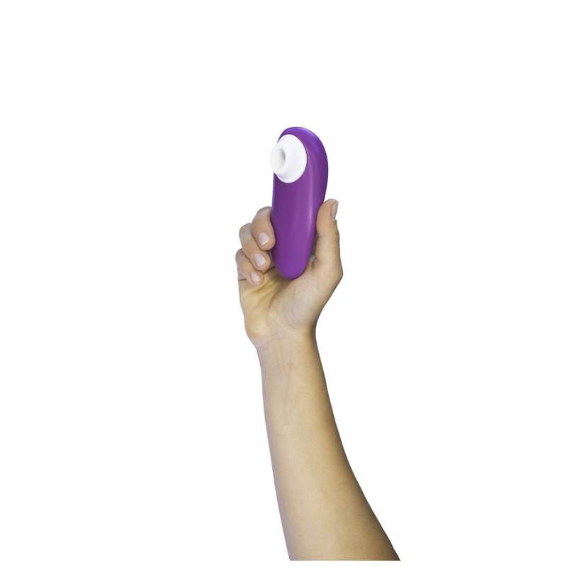 Womanizer Starlet 3 - Massaggiatore, colore viola - in mano per le dimensioni