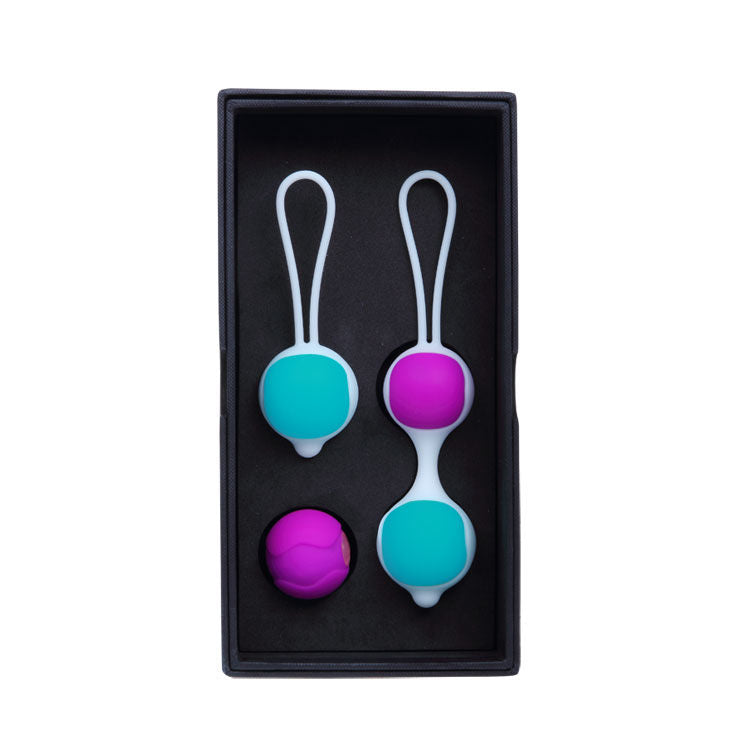 Pretty Love Flirtazione Sfera Deluxe - Palline Kegel - in mano per le dimensioni
