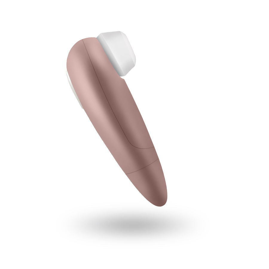 Satisfyer Prossima - Massaggiatore ad aria pulsata - in mano per le dimensioni