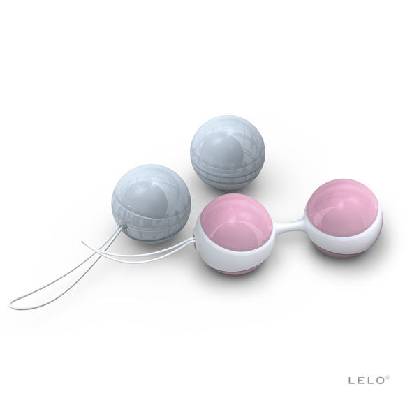 LELO Sfere Cinesi Luna - Palline Kegel - in mano per le dimensioni